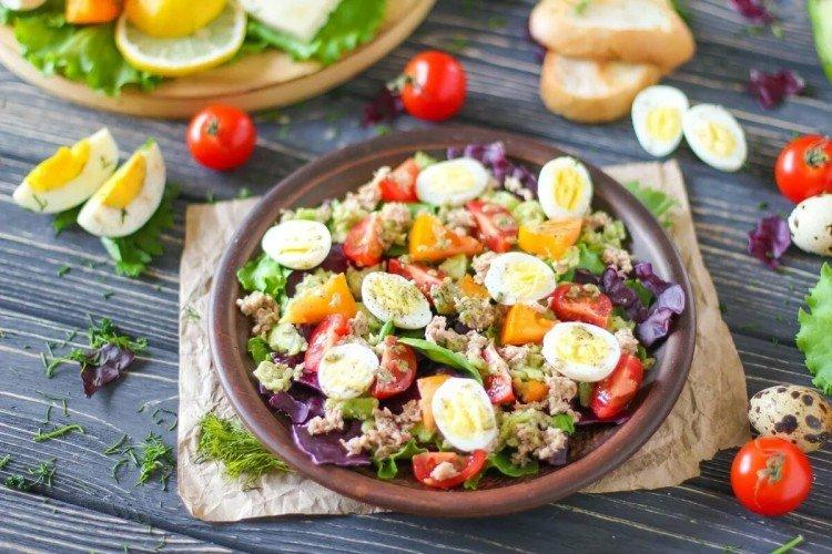 2. Salade de thon en conserve à l'avocat - recettes