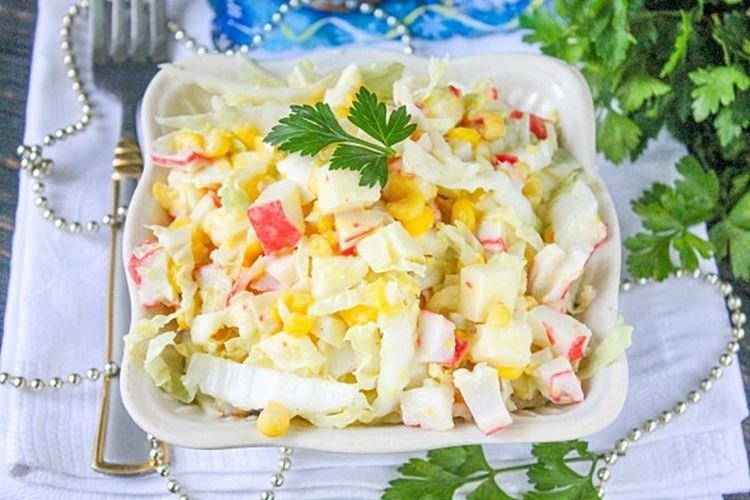 Salade aux bâtonnets de crabe, riz et mozzarella - recettes