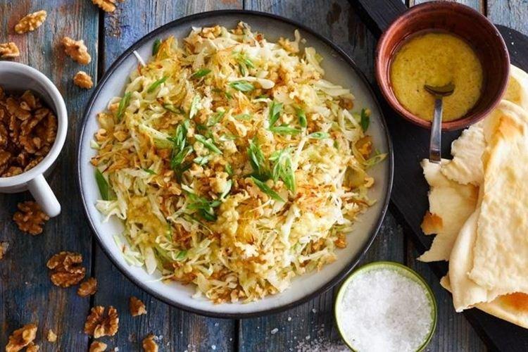 Salade de chou aux trois types d'oignons - Recettes de salades sans mayonnaise