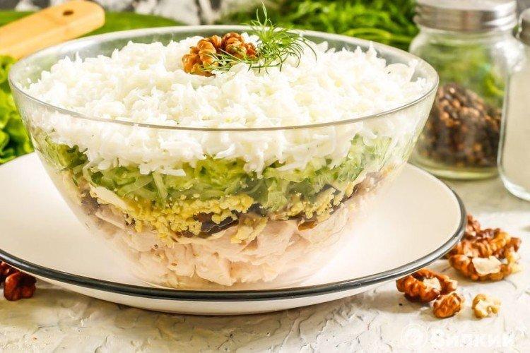 Salade de poulet frit et pruneaux - recettes