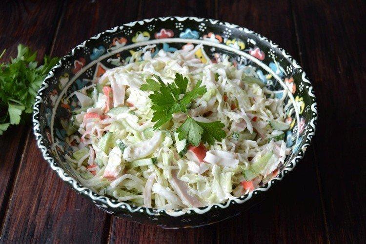 Salade aux calamars et bâtonnets de crabe - recettes