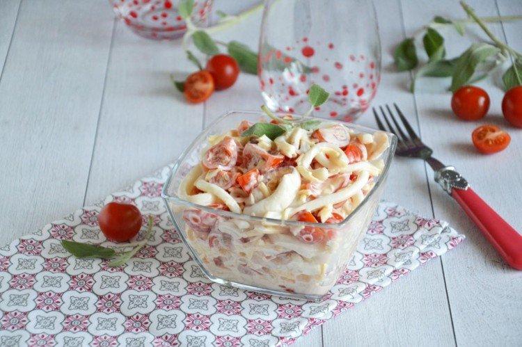 Salade de calamars et tomates marinées - recettes