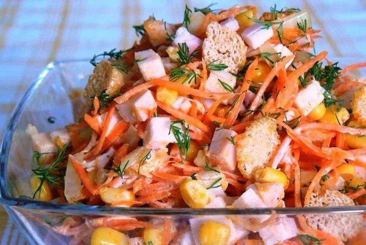 Salade coréenne de carottes, poulet et croûtons - recettes