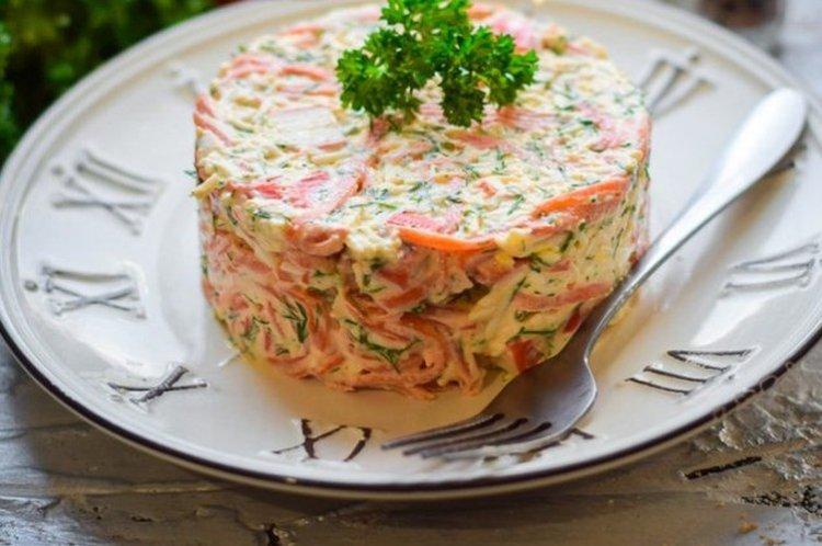 Salade aux bâtonnets de crabe et carottes - recettes
