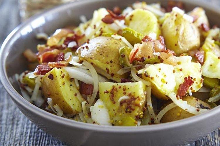 Salade de pommes de terre aux oignons caramélisés - Salades à la mayonnaise pour les recettes du Nouvel An 2021