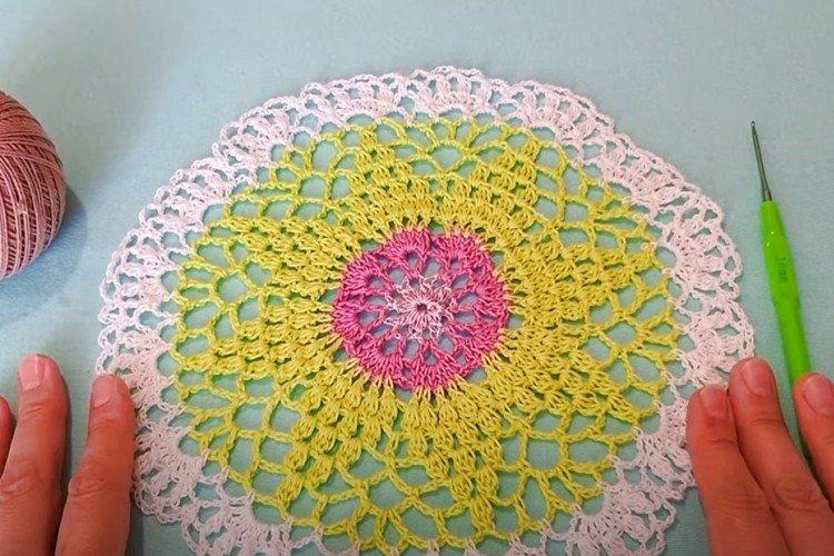 Serviette au crochet multicolore - schémas pour débutants