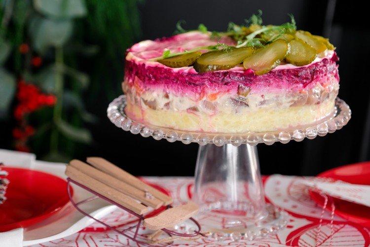 Hareng sous un manteau de fourrure avec des concombres marinés - une recette classique