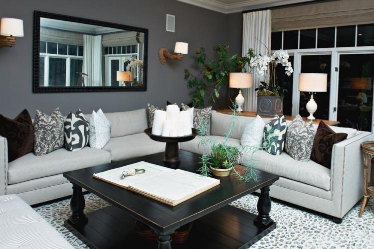 Couleur grise à l'intérieur du salon