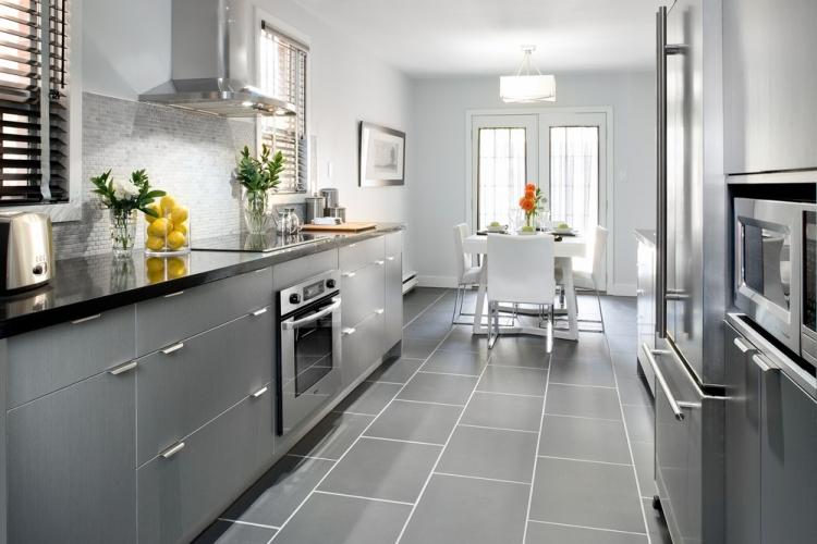 Couleur grise à l'intérieur de la cuisine
