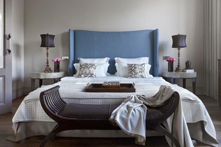 Couleur grise à l'intérieur de la chambre