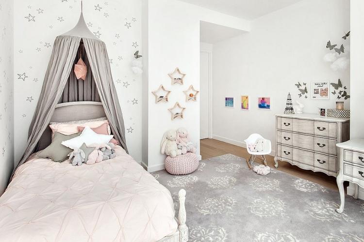 Couleur grise à l'intérieur de la chambre des enfants