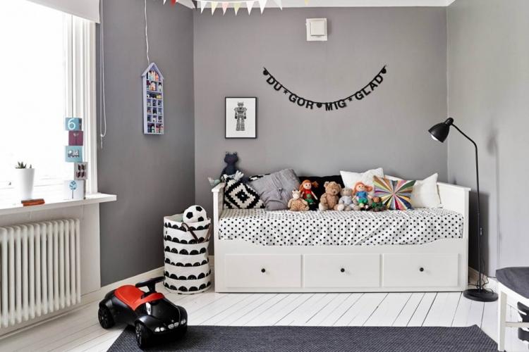 Couleur grise à l'intérieur de la chambre des enfants