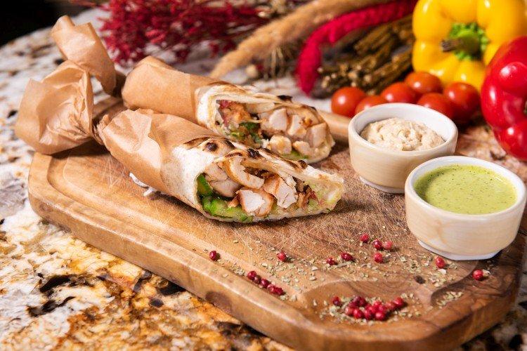 Shawarma au poulet et houmous à la maison - recettes