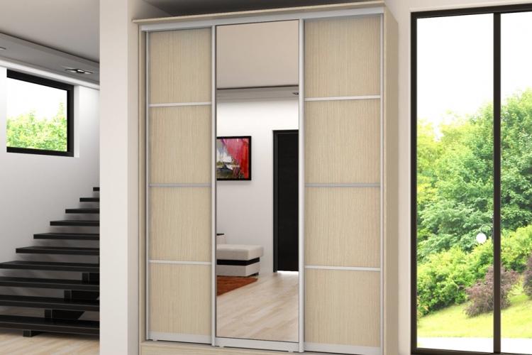 Armoire coulissante dans le couloir - modèles et photos