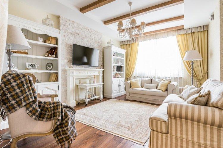 Rideaux de style provençal dans le salon, hall - conception de photo