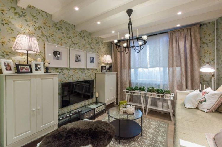 Rideaux de style provençal dans le salon, hall - conception de photo