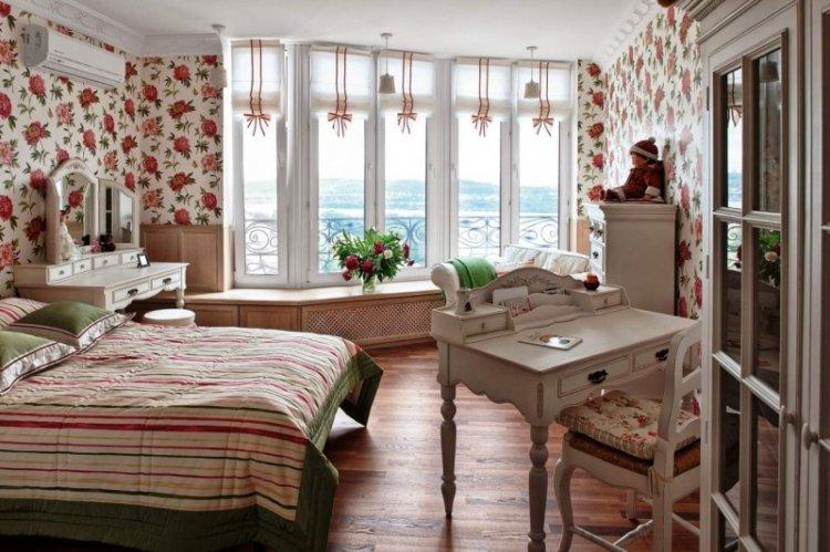 Rideaux de style provençal dans la chambre - conception de photo