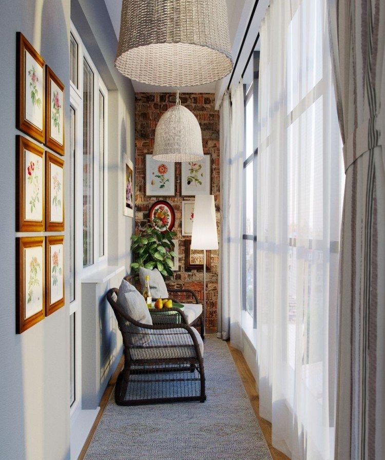 Rideaux de style provençal sur un balcon ou une loggia - conception de photos