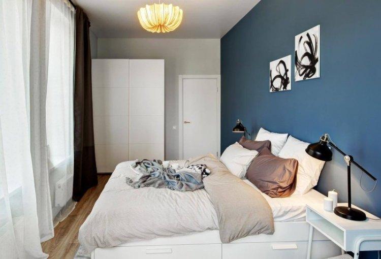 Couleur bleue à l'intérieur de la chambre - photo