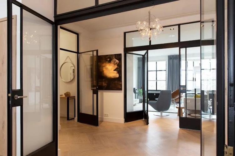 Cloisons vitrées dans le couloir - Design d'intérieur