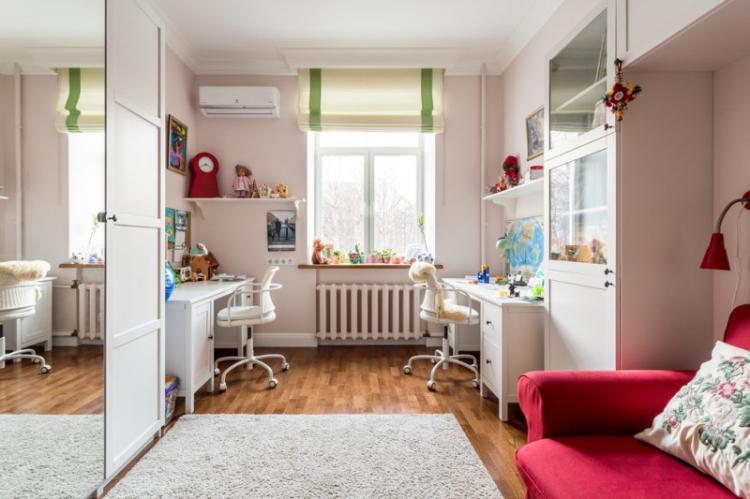 Chambre d'enfants de style néoclassique - photo de design d'intérieur
