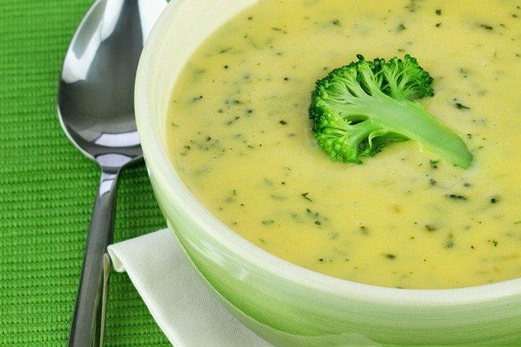 Soupe au brocoli et au céleri - recettes pour les soupes de tous les jours