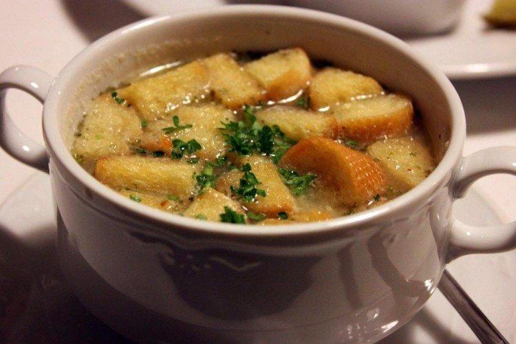 Soupe à l'ail - recettes de soupes pour tous les jours