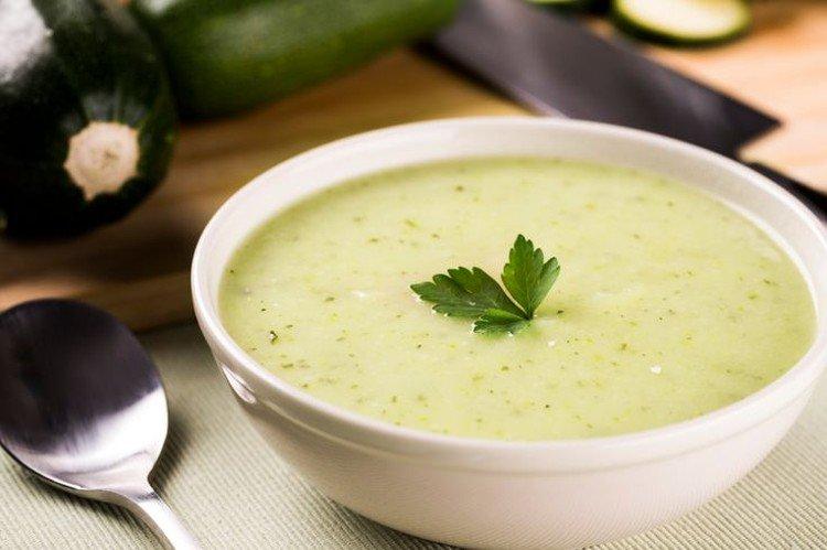 Soupe de purée de courgettes - délicieuses recettes