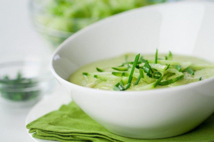 Soupe de purée de concombre et d'avocat - de délicieuses recettes