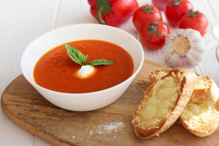 Soupe de purée de tomates - délicieuses recettes