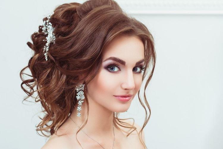 Boucles spectaculaires avec polaire - Coiffures de mariage pour cheveux longs