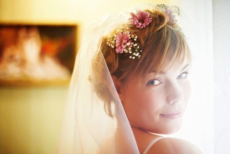 Couronne avec voile - Coiffures de mariage pour cheveux courts