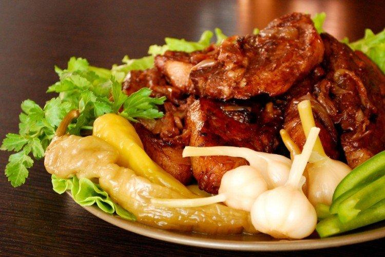 Porc au vin mousseux dans une poêle - recettes