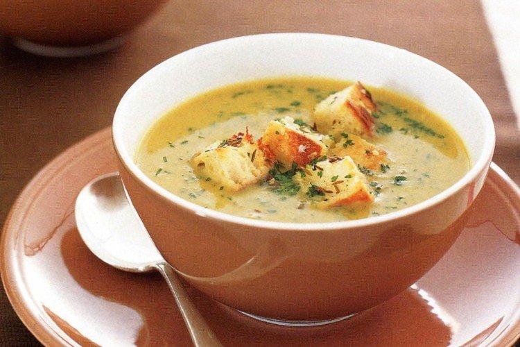 Soupe au fromage à la crème avec croûtons - recette de soupe au fromage à la crème