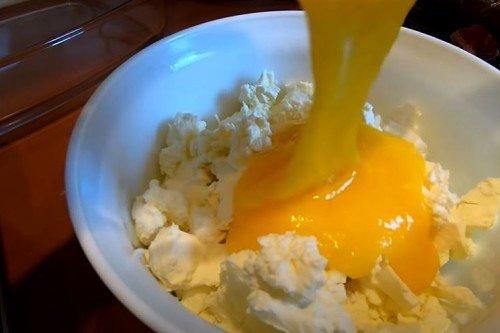 Tiramisu rapide au fromage à la crème à la maison - une recette étape par étape