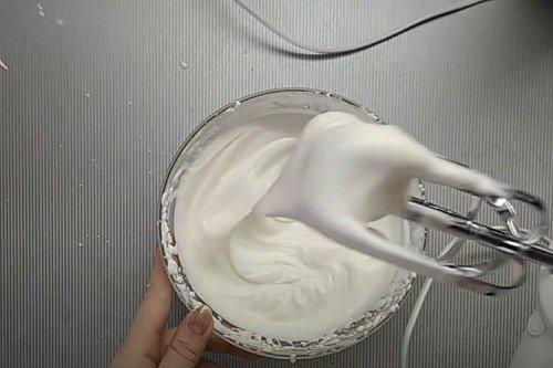 Tiramisu sans œufs à la maison - une recette étape par étape