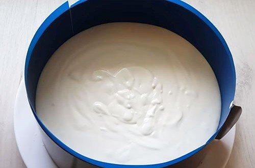 Gâteau aux fraises et à la gelée sans cuisson - recette étape par étape