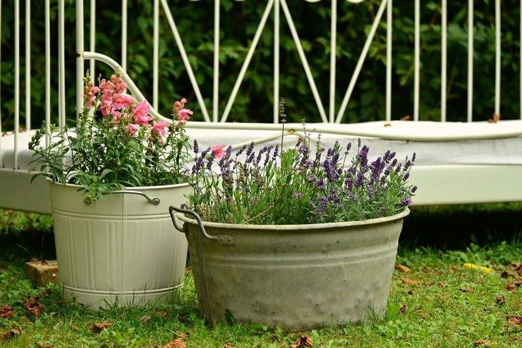 Pots d'extérieur à partir d'un seau - Comment faire des pots de fleurs à faire soi-même