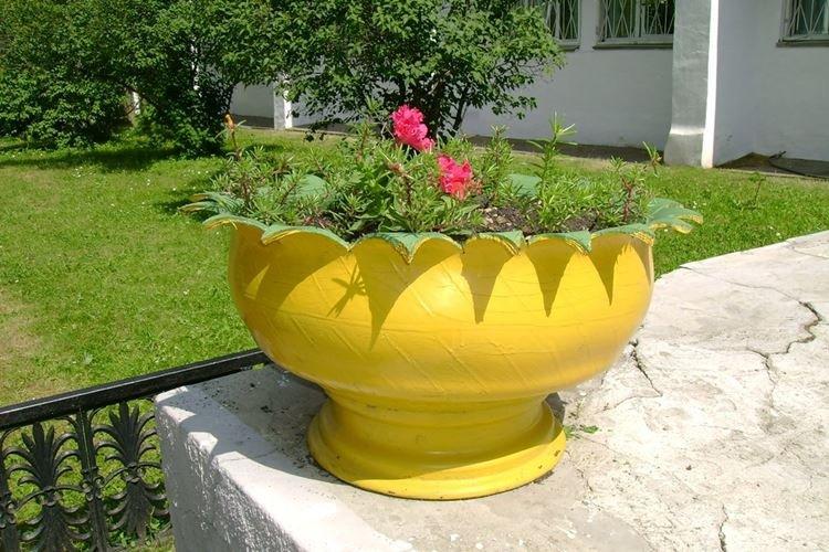 Pots de fleurs à partir de pneus de voiture - Comment faire des pots de fleurs pour les fleurs de vos propres mains