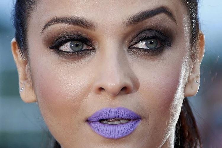 Yeux et lèvres brillants - Erreurs de maquillage du soir