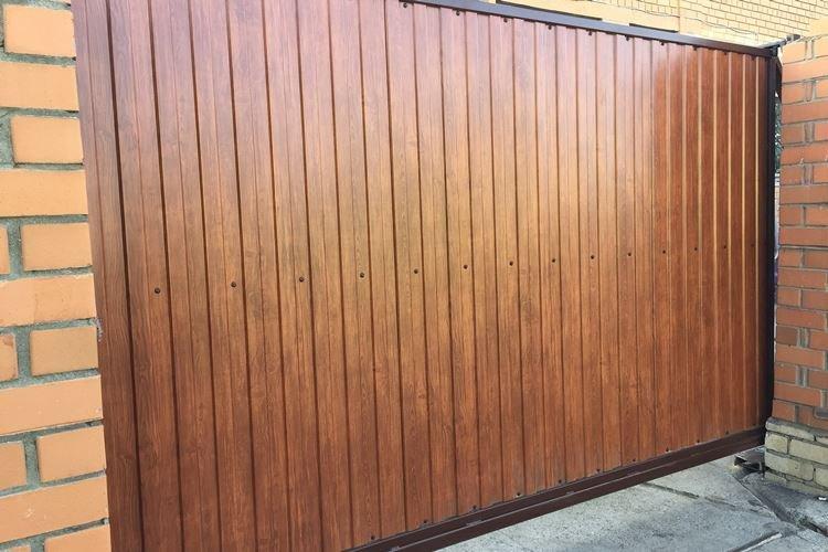 Portails coulissants à faire soi-même en carton ondulé - photos et idées