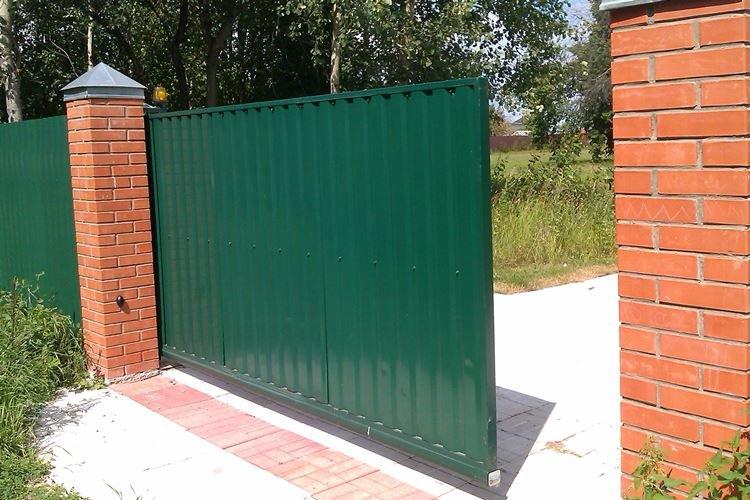 Portails coulissants à faire soi-même en carton ondulé - photos et idées