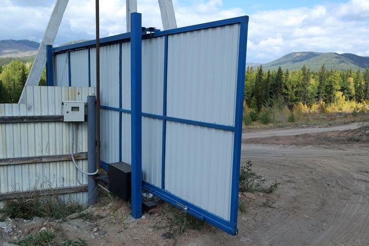 Portails coulissants à faire soi-même en carton ondulé - photos et idées