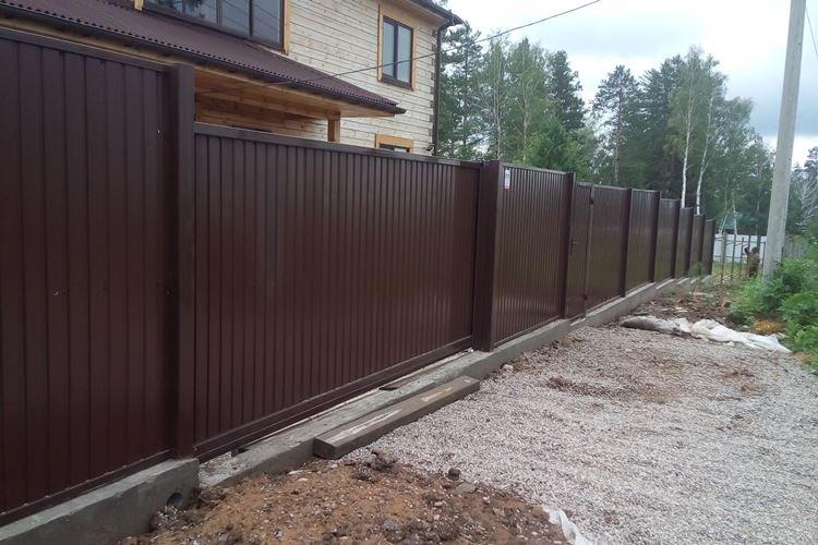 Portails coulissants à faire soi-même en carton ondulé - photos et idées