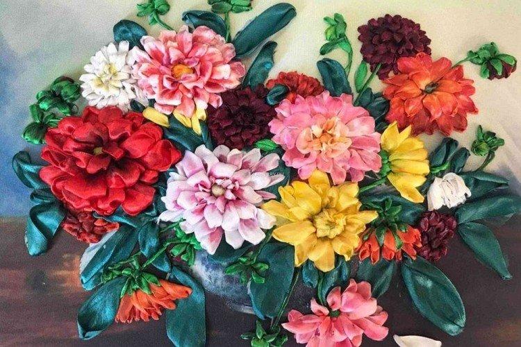 Dahlias - Broderie avec rubans pour débutants pas à pas