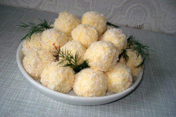 Gâteaux Rafaello sur la table de fête - recettes