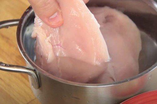 Julienne au poulet, champignons et crème - une recette pas à pas