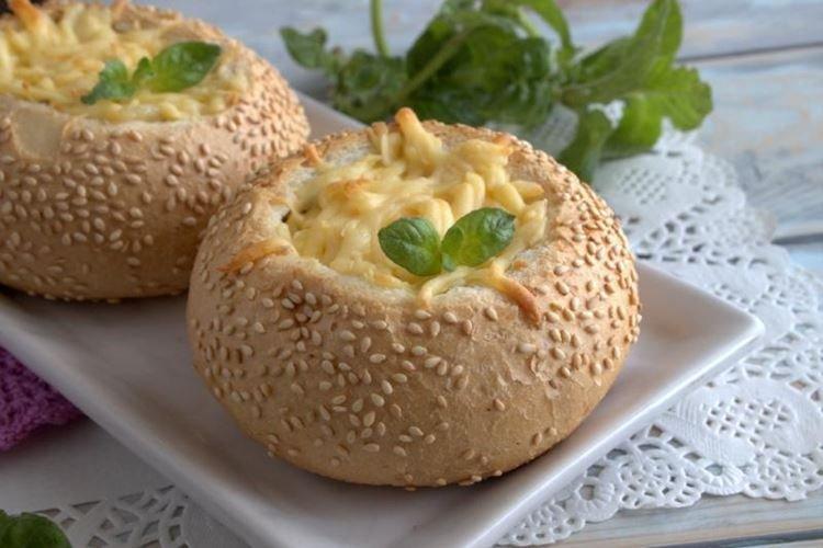 Julienne au poulet et champignons en brioches - recettes