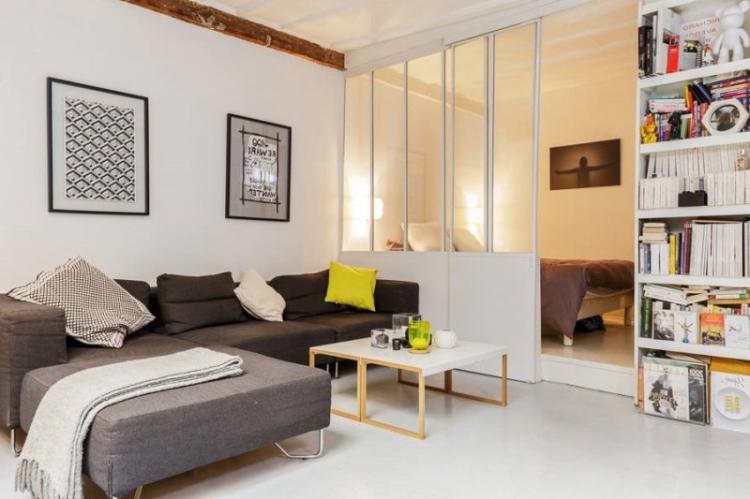 Zonage d'une pièce en une chambre et un salon - conception de photos