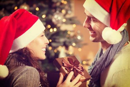 Quoi offrir à un gars pour le Nouvel An 2021: des idées pour les meilleurs cadeaux